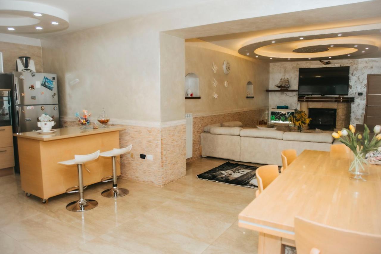 Villa Sweery Santa Maria a Vico Bagian luar foto
